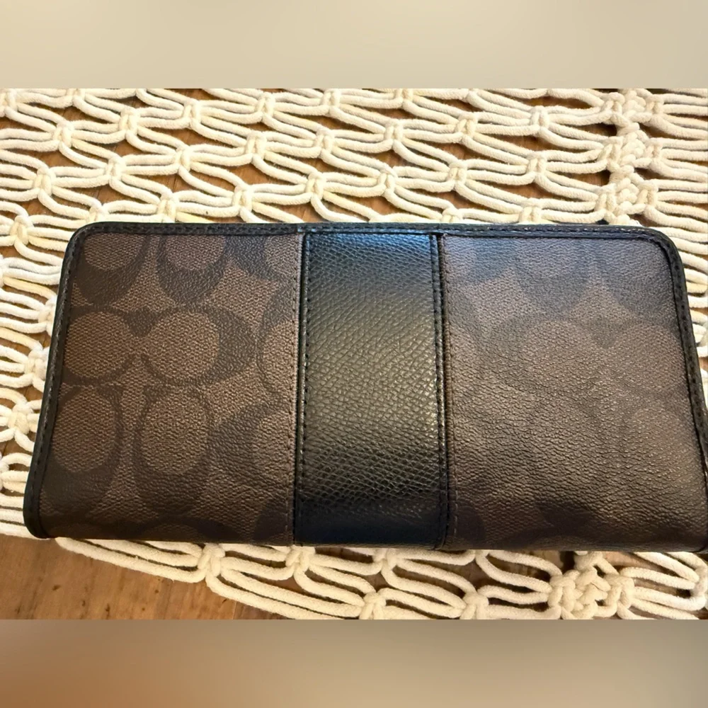 Coach Brown/Black Signature Leather Zipper Wallet. NWT. - Picture 2 of 3